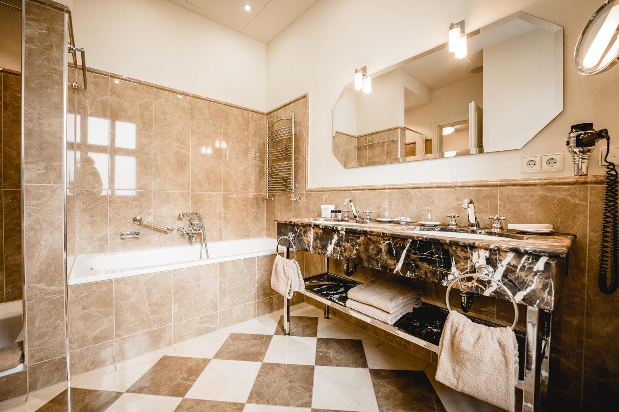 Gutshotel Weingut Schloss Reinhartshausen Eltville am Rhein Εξωτερικό φωτογραφία